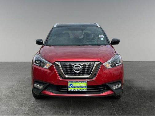 Cayenne Red/Super Black 2019 Nissan Kicks SR