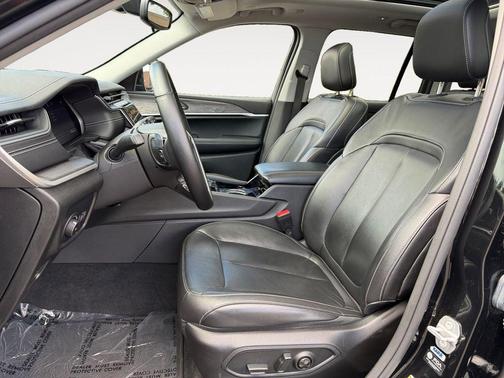 Diamond Black Crystal Pearlcoat 2022 Jeep Grand Cherokee Limited