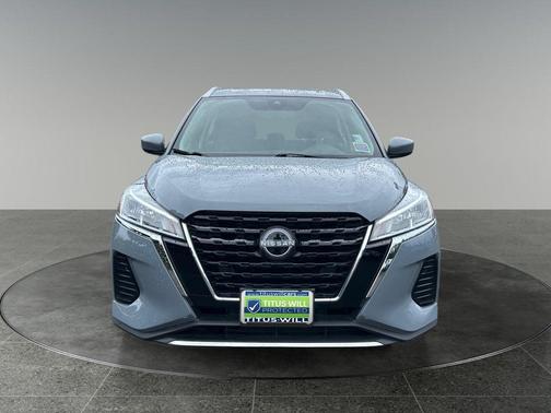 Boulder Gray 2023 Nissan Kicks SV