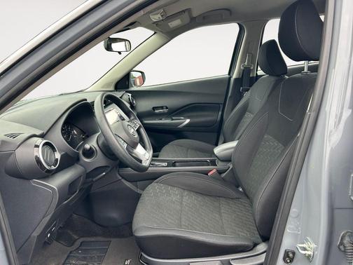 Boulder Gray 2023 Nissan Kicks SV