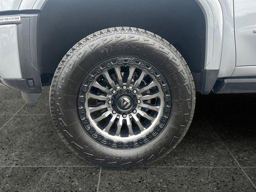Thunderstorm Gray 2024 GMC Sierra 2500 AT4