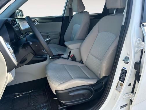 Snow White Pearl 2024 Kia Soul LX