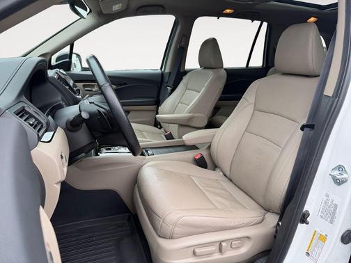 Platinum White Pearl 2021 Honda Pilot AWD Elite