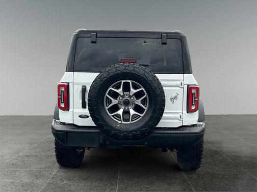 Oxford White 2025 Ford Bronco Badlands