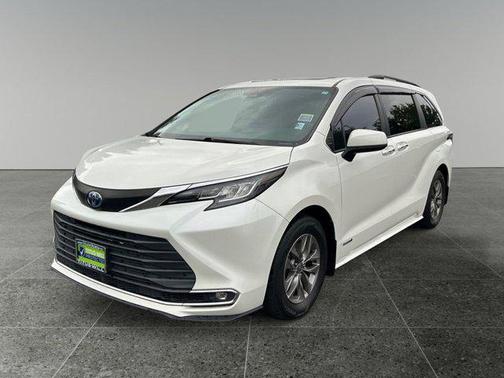 2021 Toyota Sienna XLE 7 Passenger