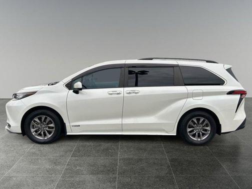 2021 Toyota Sienna XLE 7 Passenger