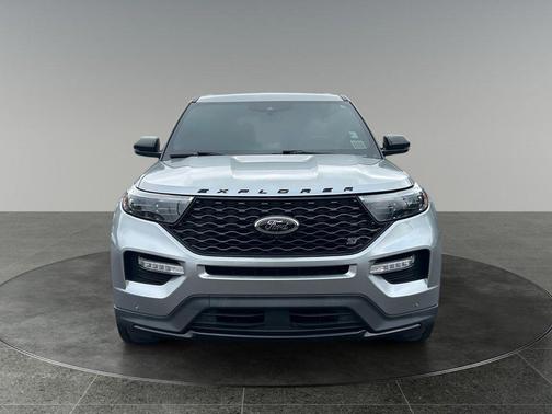 Iconic Silver Metallic 2022 Ford Explorer ST