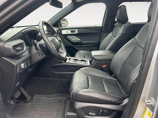 Iconic Silver Metallic 2022 Ford Explorer ST