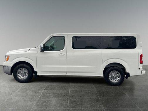 2014 Nissan NV Passenger NV3500 HD SL V8