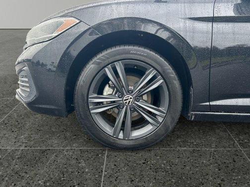 Deep Black Pearl 2022 Volkswagen Jetta 1.5T SE