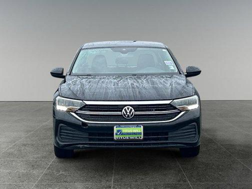 Deep Black Pearl 2022 Volkswagen Jetta 1.5T SE