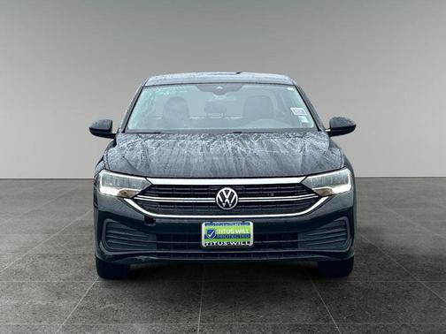 Deep Black Pearl 2022 Volkswagen Jetta 1.5T SE