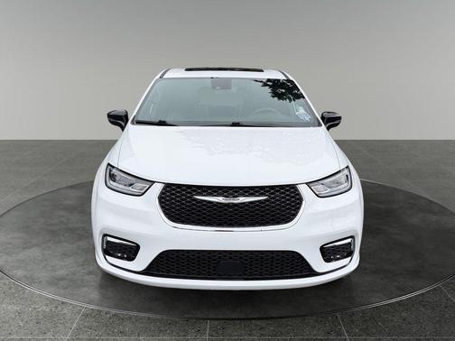 Bright White Clearcoat 2026 Chrysler Pacifica Limited