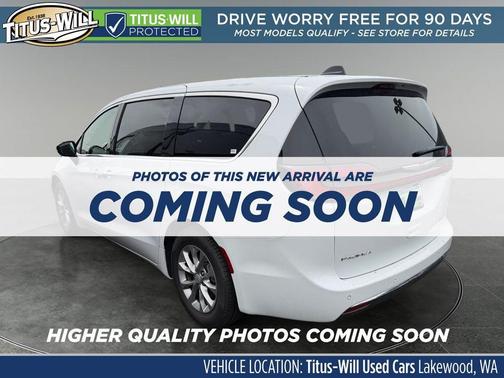 Bright White Clearcoat 2026 Chrysler Pacifica Limited