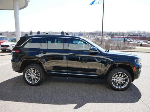 2022 Jeep Grand Cherokee Summit