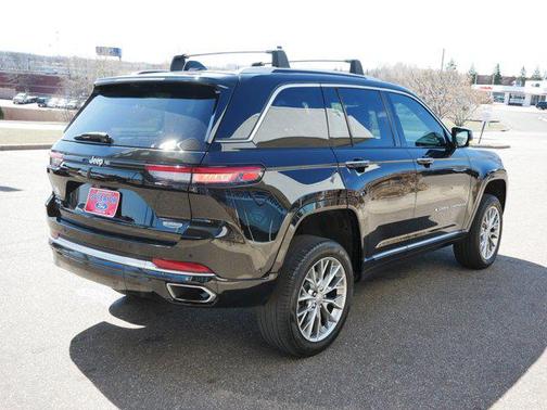 2022 Jeep Grand Cherokee Summit