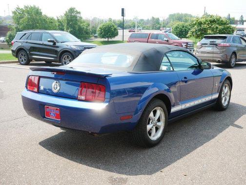 2007 Ford Mustang Deluxe