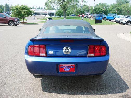 2007 Ford Mustang Deluxe