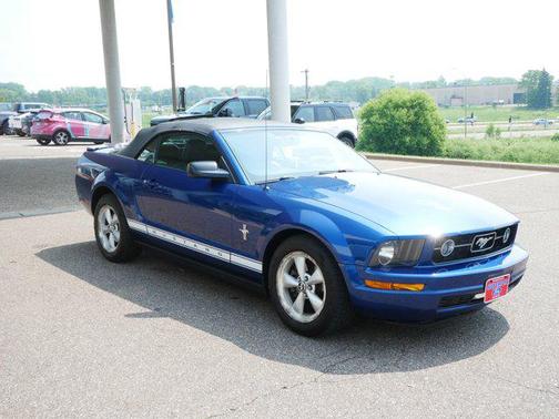 2007 Ford Mustang Deluxe