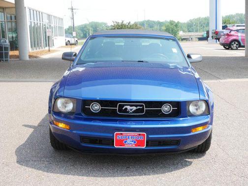 2007 Ford Mustang Deluxe