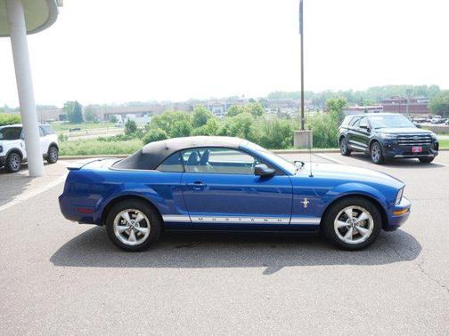 2007 Ford Mustang Deluxe