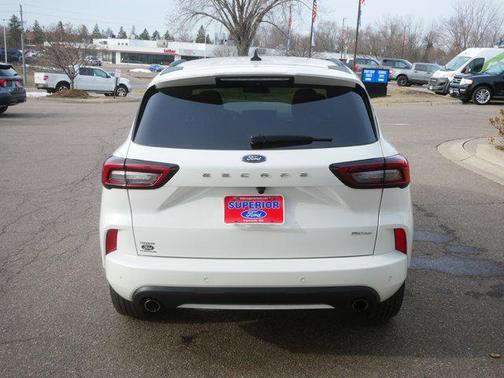 Star White Metallic Tri-Coat 2023 Ford Escape ST-Line