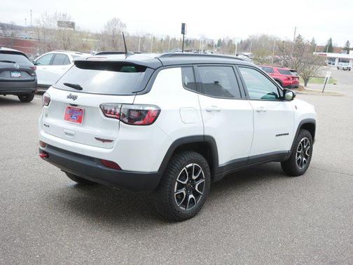 Bright White Clearcoat 2025 Jeep Compass Trailhawk