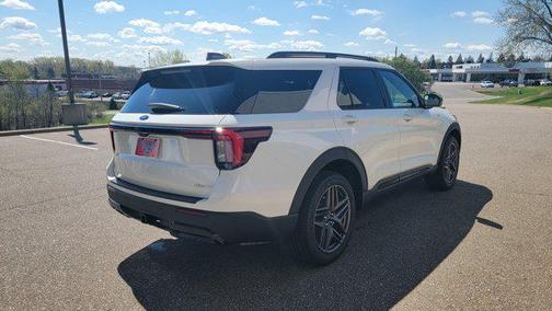 Star White Metallic Tri-Coat 2026 Ford Explorer ST-Line