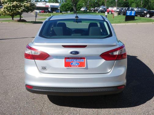 Ingot Silver Metallic 2013 Ford Focus SE