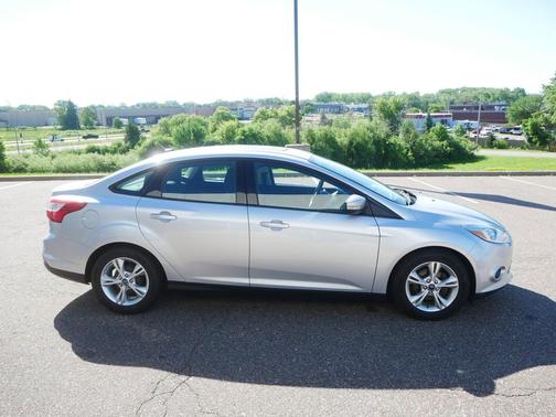 Ingot Silver Metallic 2013 Ford Focus SE
