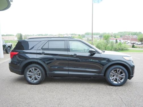 Agate Black Metallic 2023 Ford Explorer XLT