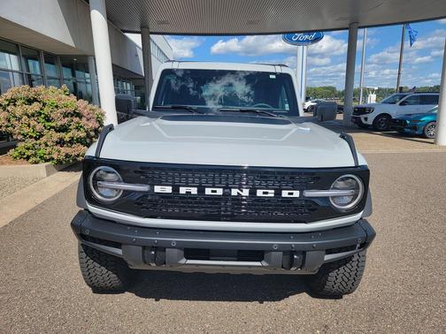 Avalanche Gray 2026 Ford Bronco Badlands