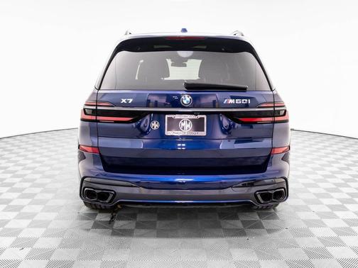 2025 BMW X7 M60i
