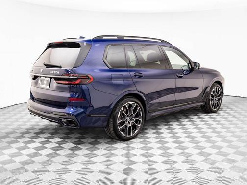 2025 BMW X7 M60i