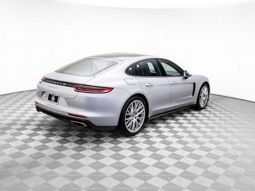 2018 Porsche Panamera 4