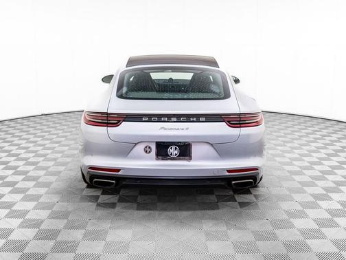 2018 Porsche Panamera 4