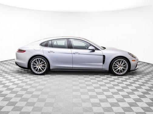2018 Porsche Panamera 4