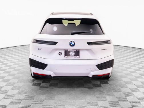 Mineral White Metallic 2024 BMW iX xDrive50