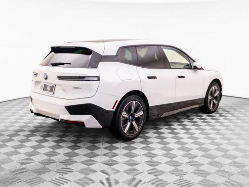 Mineral White Metallic 2024 BMW iX xDrive50