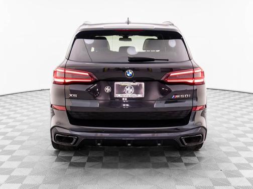 Black Sapphire Metallic 2022 BMW X5 M50i