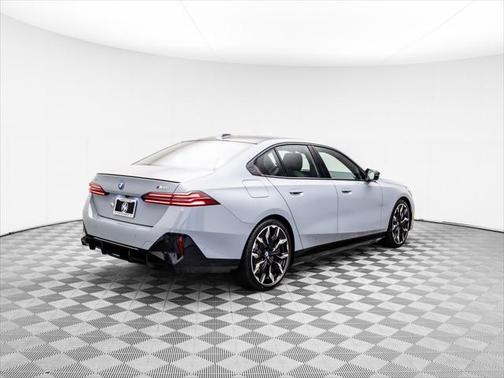 2025 BMW i5 M60