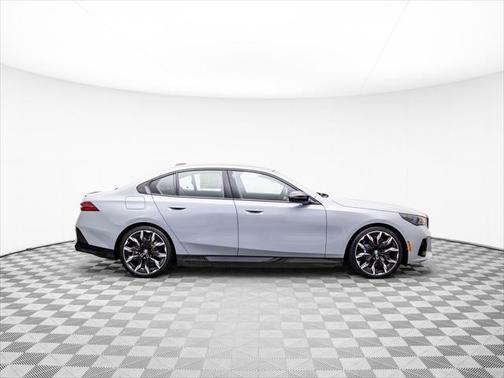 2025 BMW i5 M60