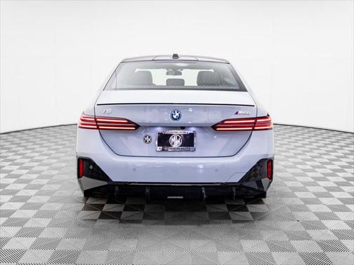 2025 BMW i5 M60