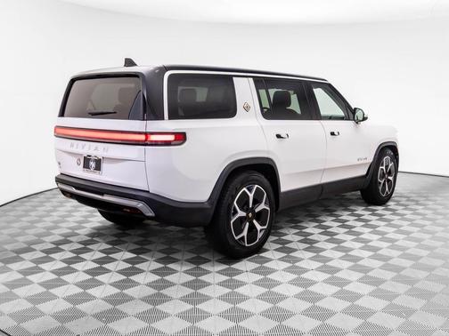 2024 Rivian R1S Adventure