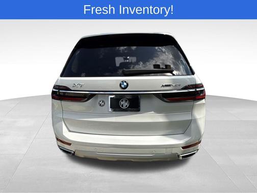 White Metallic 2026 BMW X7 xDrive40i