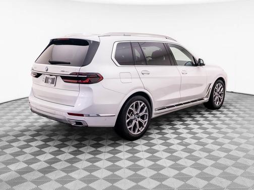 White Metallic 2026 BMW X7 xDrive40i