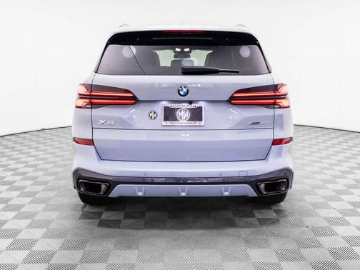 Gray Metallic 2026 BMW X5 xDrive40i