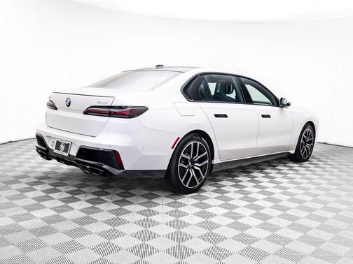 2025 BMW 760 xDrive