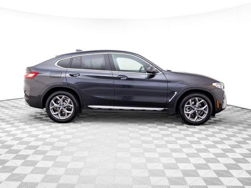 2025 BMW X4 xDrive30i