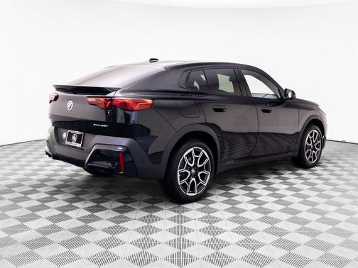 Black 2025 BMW X2 xDrive28i